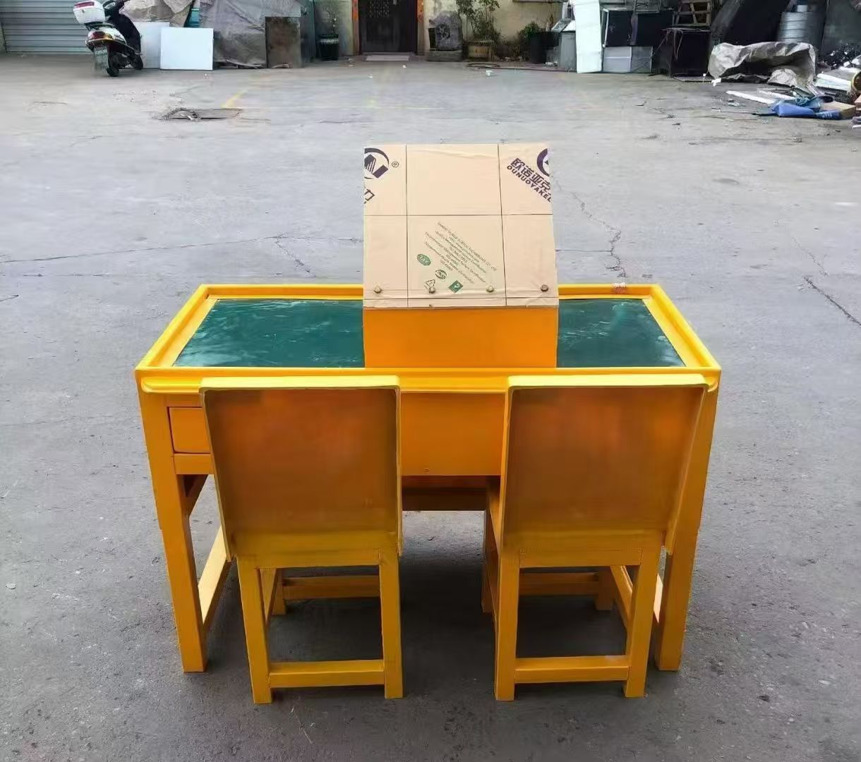 德惠防静电导通桌井下煤矿火工品发放桌：危险品流转的安全守护者